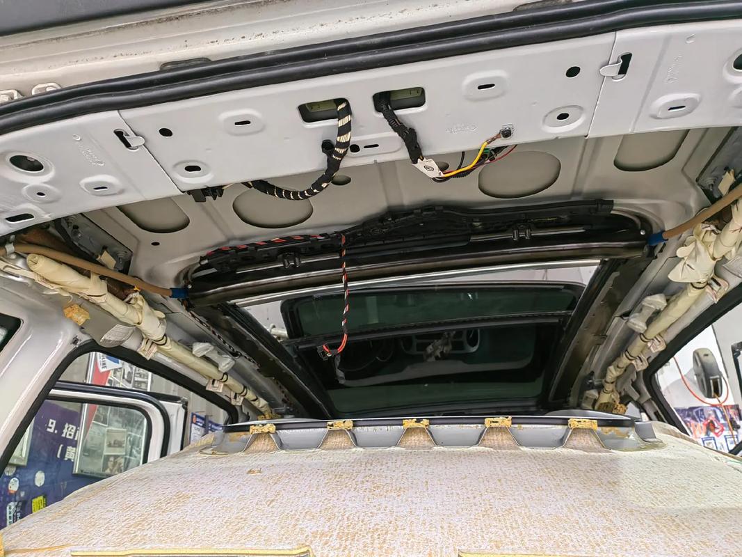 新款大众途观l 新款大众途观l天窗卷帘怎么拆