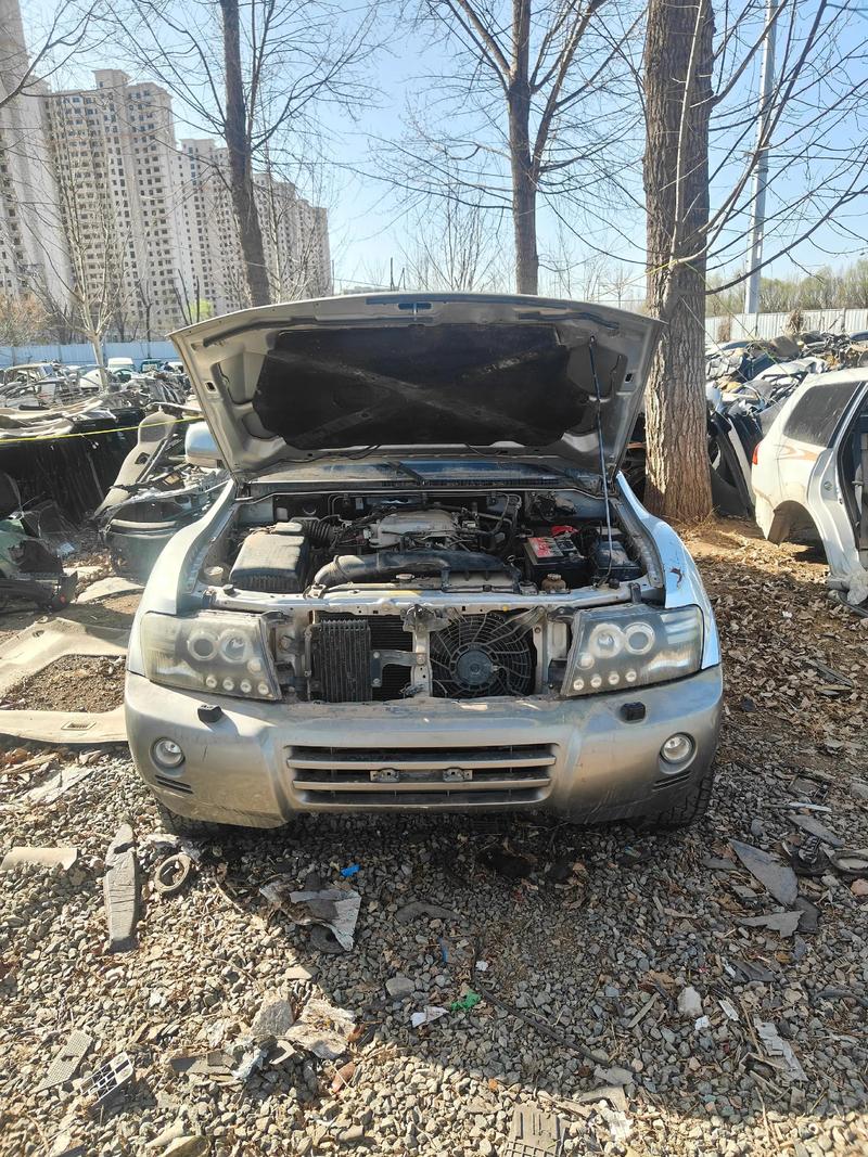 三菱帕杰罗v77(三菱帕杰罗V77抬变速箱以后锁3挡)