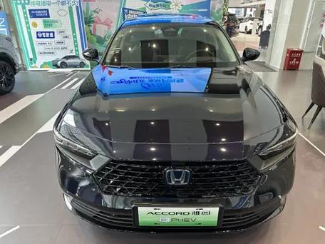 雅阁和蒙迪欧哪个好(雅阁跟蒙迪欧哪个好,谁更保值)