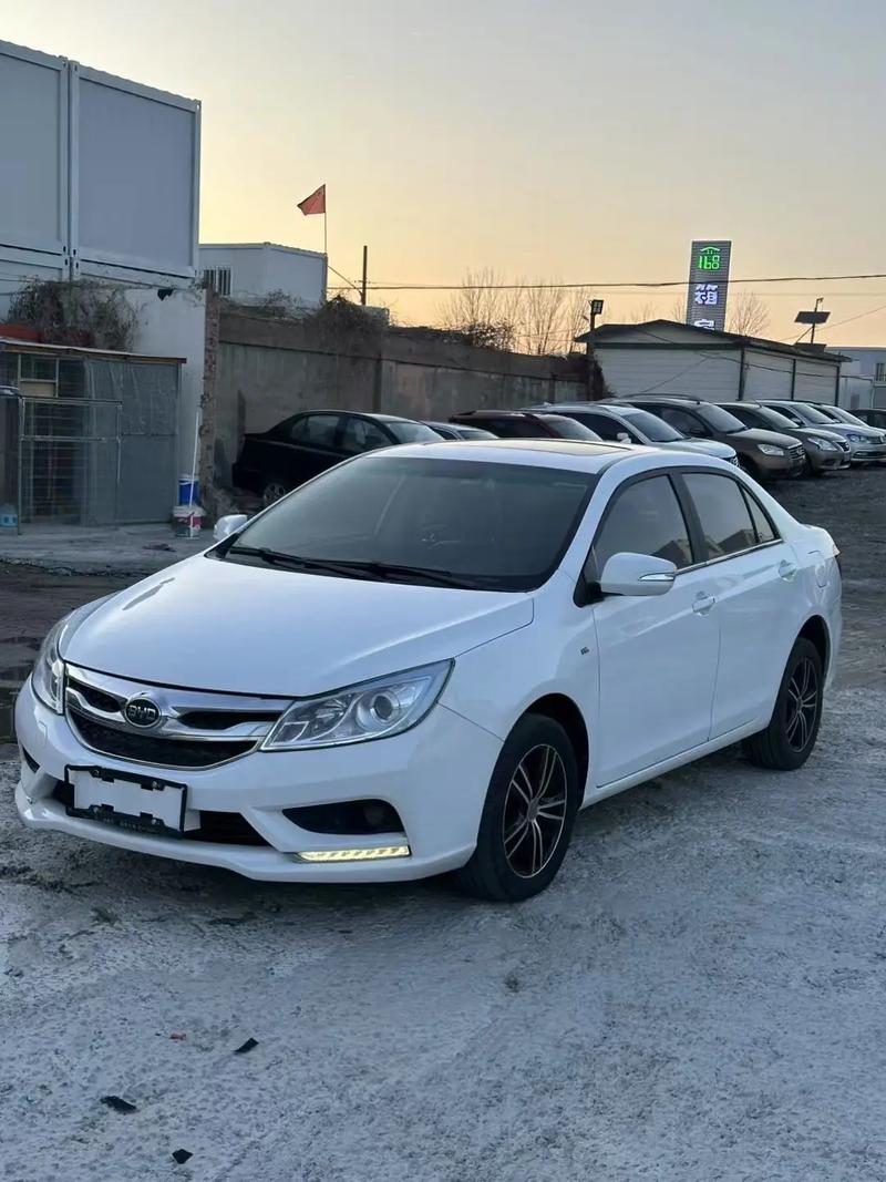 16款比亚迪速锐二手 二手16款比亚迪速锐能买吗